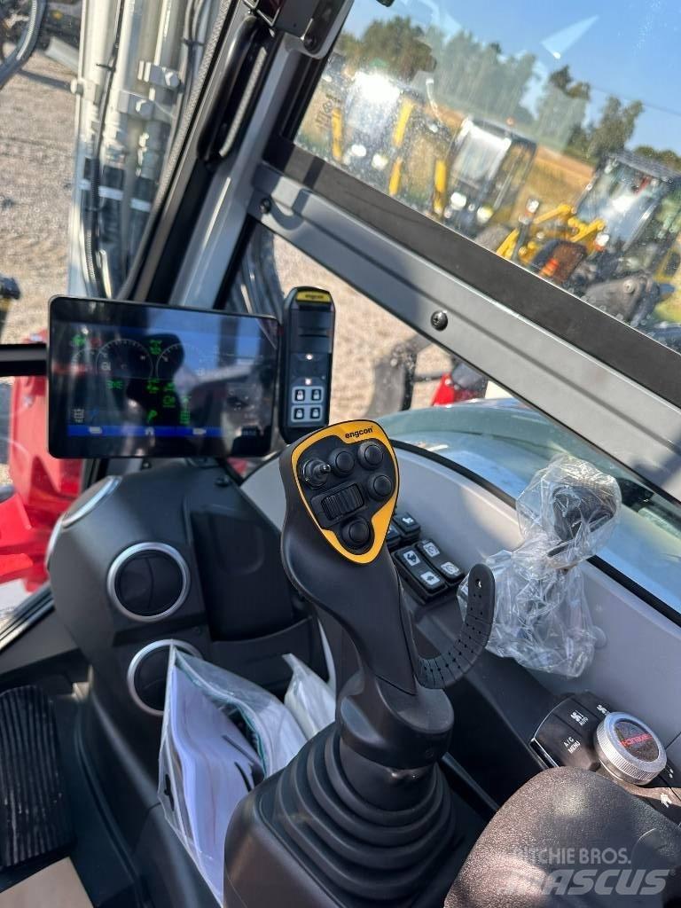 Takeuchi TB 395 W حفارات بعجل