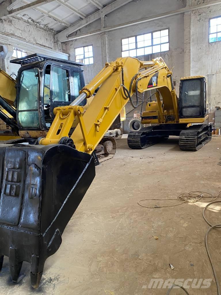CAT 320 B حفارات زحافة
