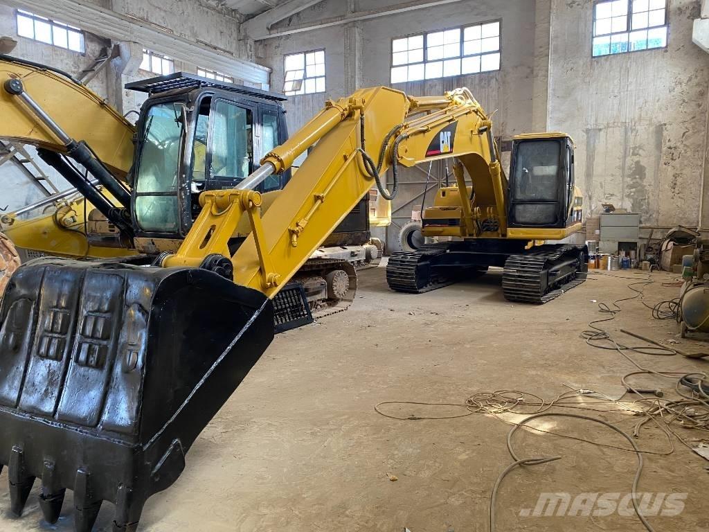 CAT 320 B حفارات زحافة