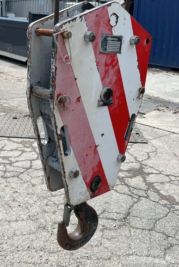 Sennebogen 2200 رافعات مجنزرة