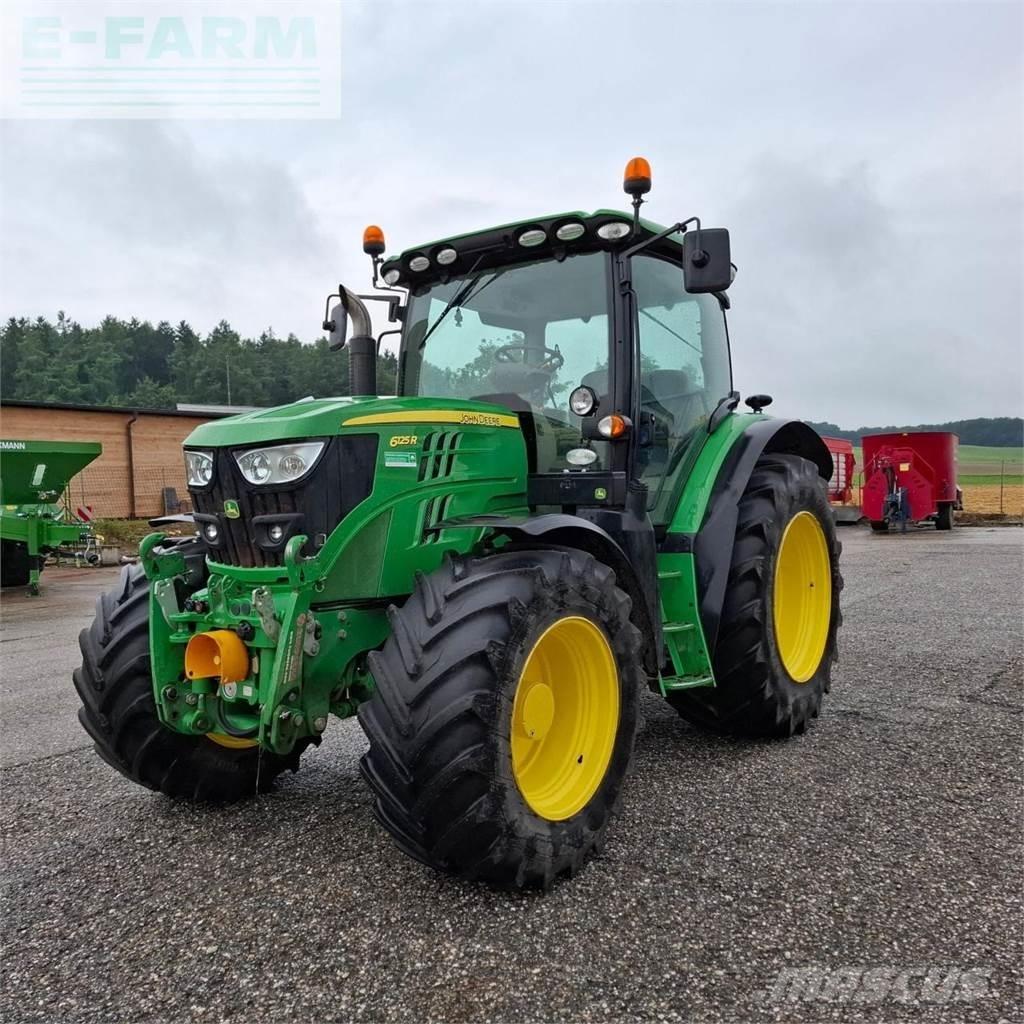 John Deere 6125 R الجرارات