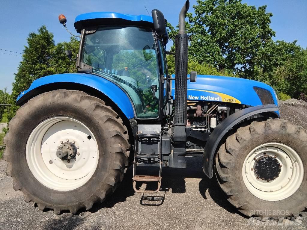 New Holland T7030 الجرارات