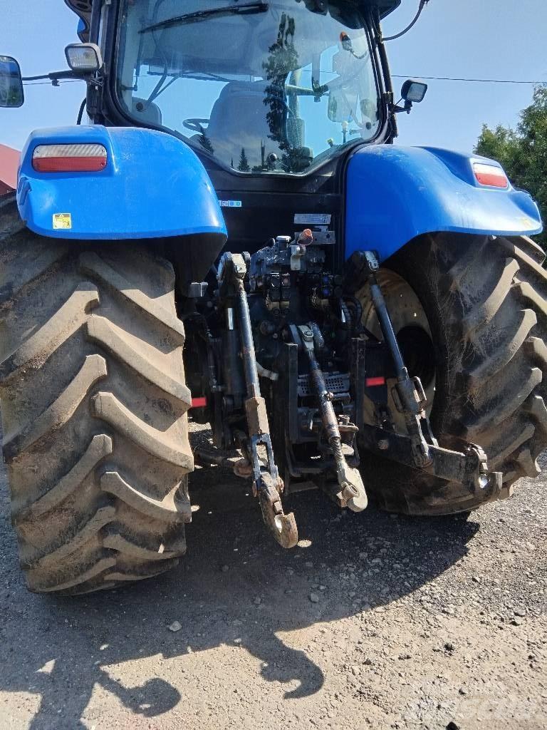 New Holland T7030 الجرارات