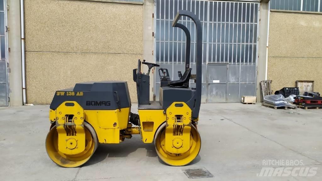 Bomag BW 138 AD مداحل ثنائية الاسطوانة