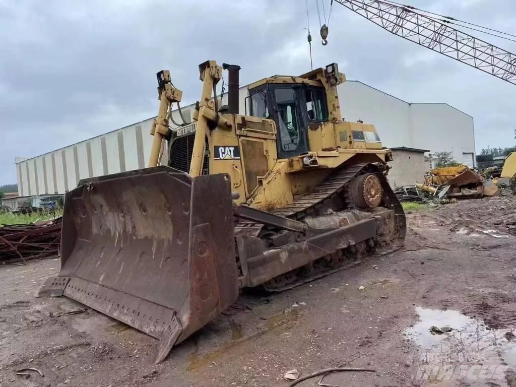 CAT D 9 N بلدوزرات مجنزرة