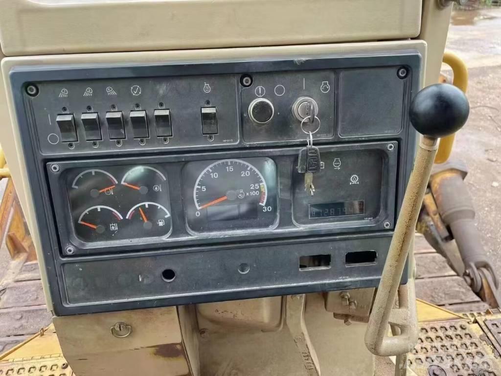 CAT D 9 N بلدوزرات مجنزرة