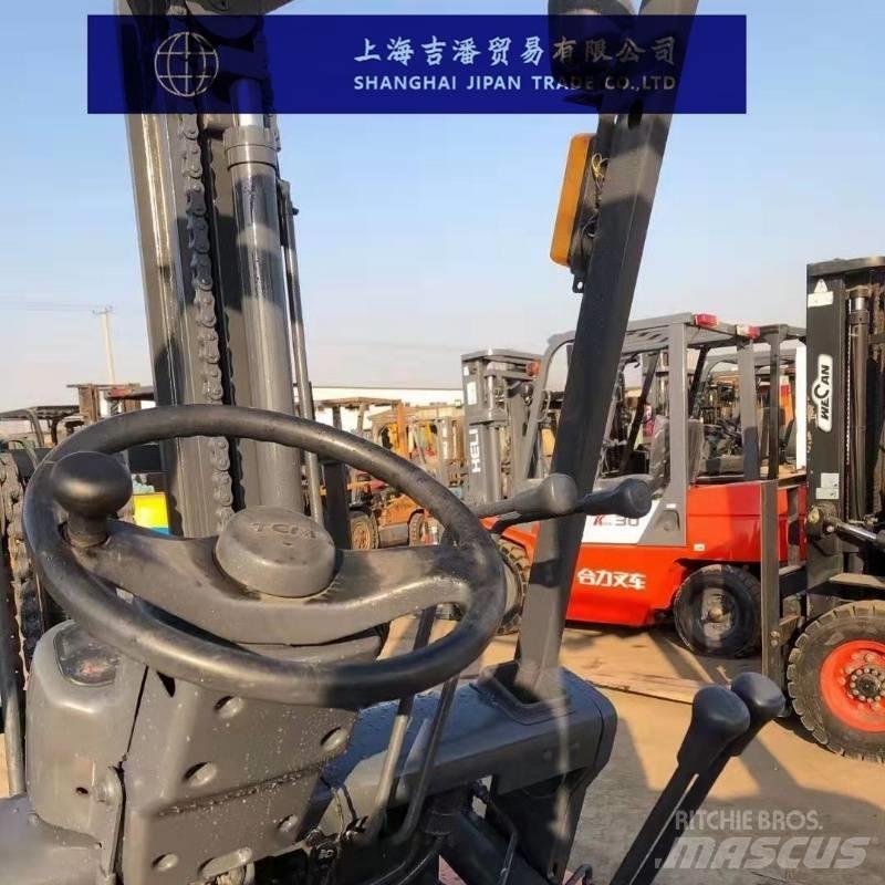 TCM FD 30 شاحنات الديزل