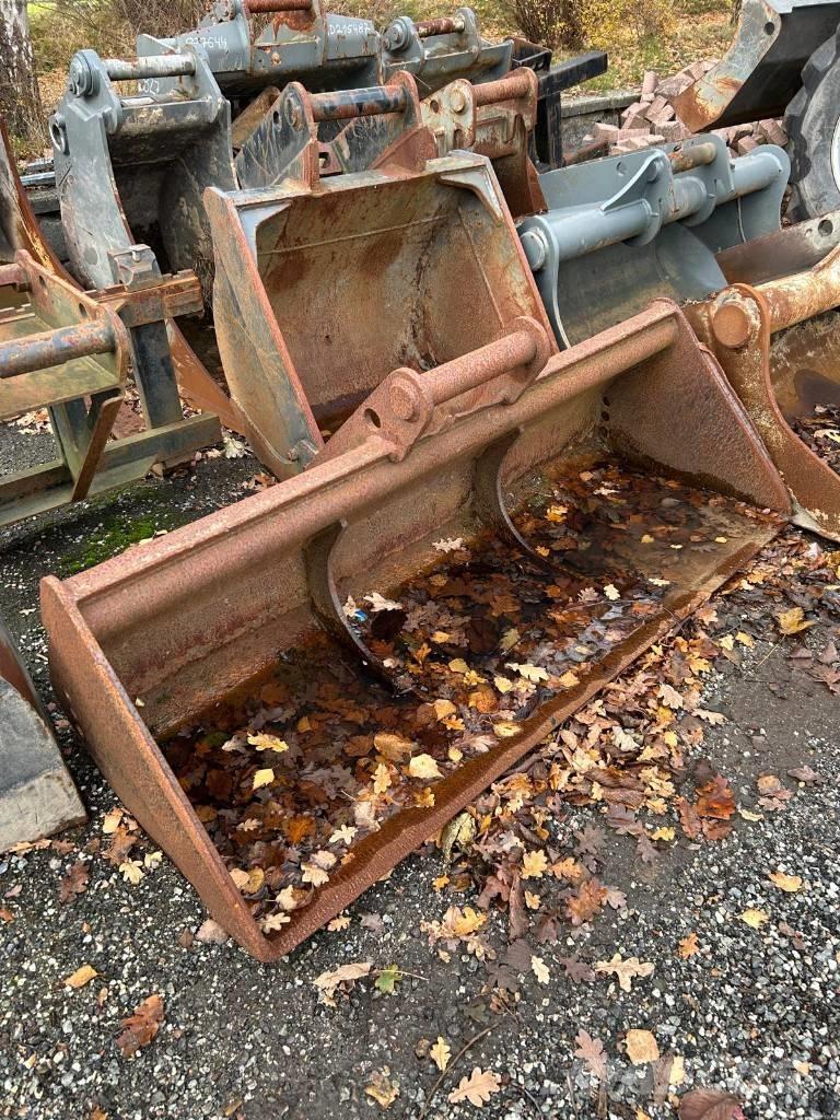 Liebherr 913 compact حفارات بعجل