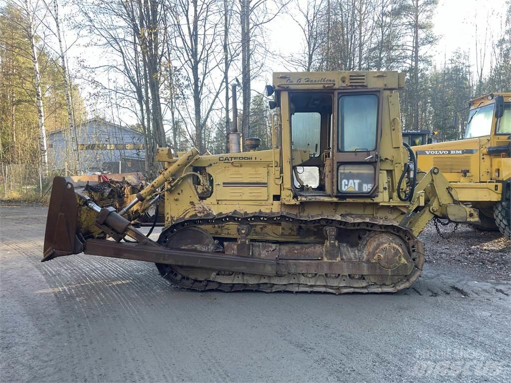 CAT D5B 44x890 بلدوزرات مجنزرة