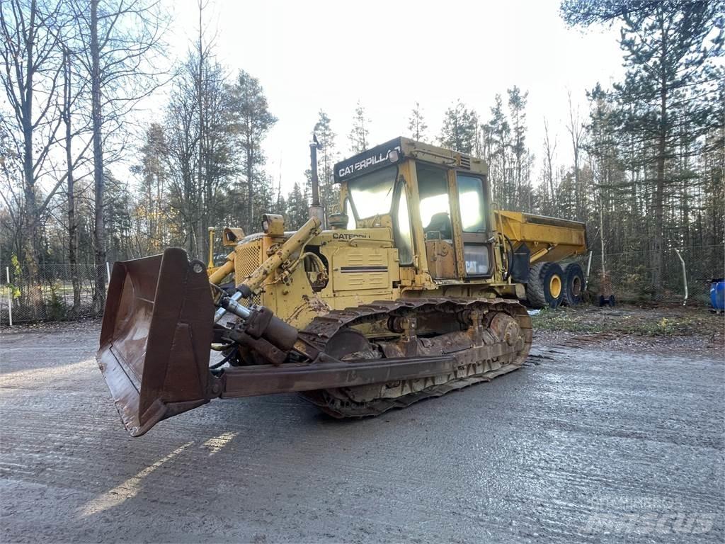 CAT D5B 44x890 بلدوزرات مجنزرة