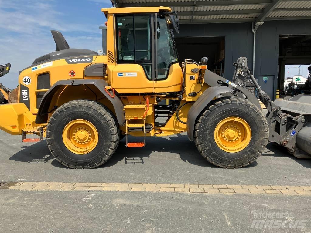 Volvo L 90 H لوادر بعجل
