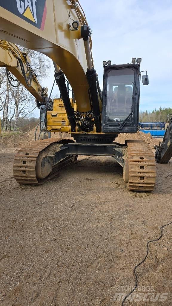 CAT 352 F حفارات زحافة