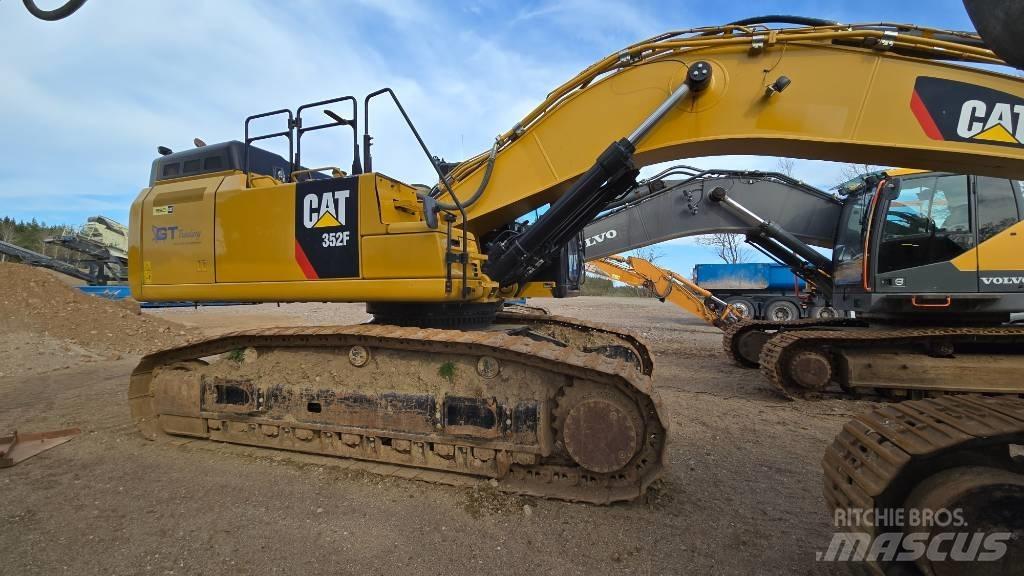 CAT 352 F حفارات زحافة