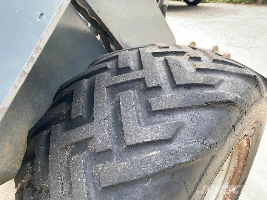 GiANT 332swt لوادر بعجل