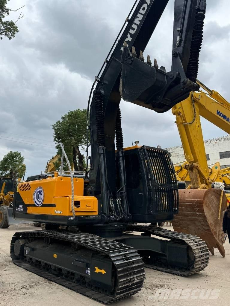 Hyundai HX220HD حفارات زحافة