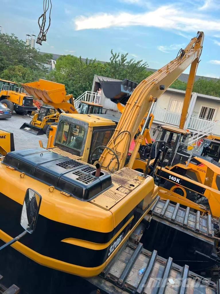 CAT 320 B L الحفارات البرمائية