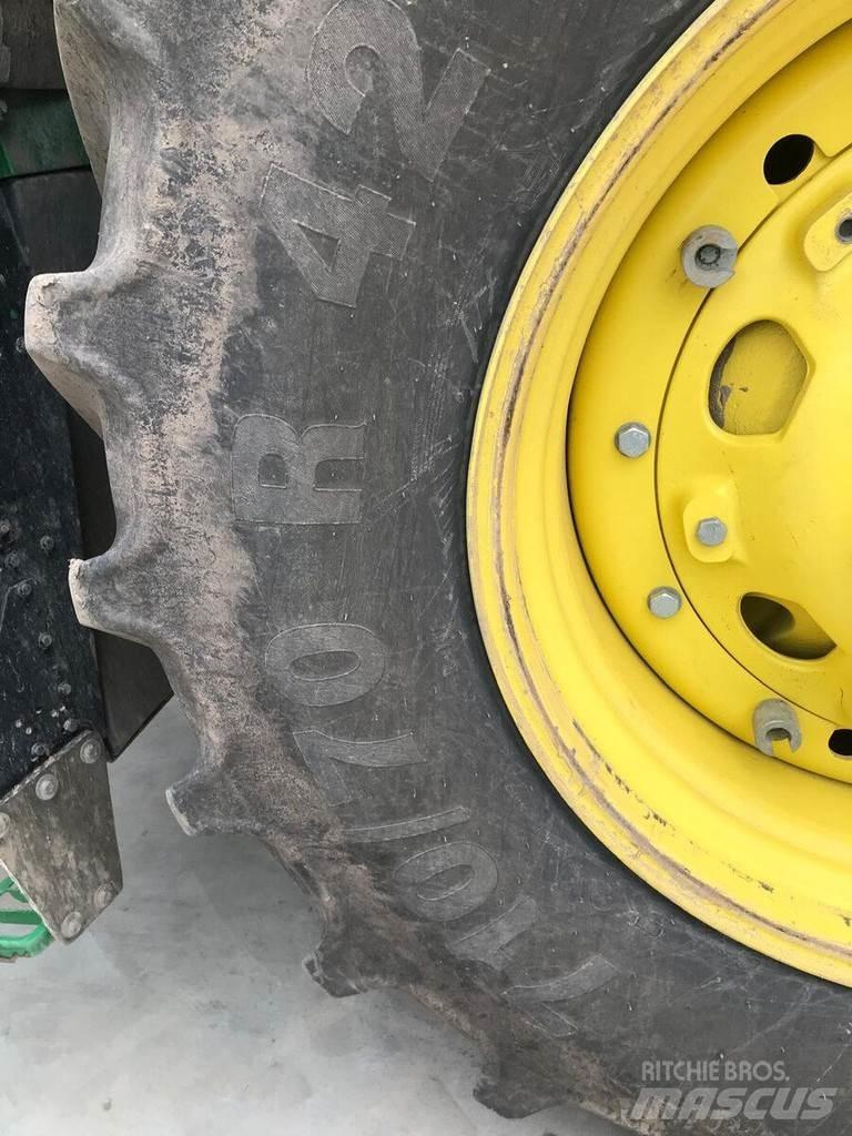 John Deere 8R410 الجرارات