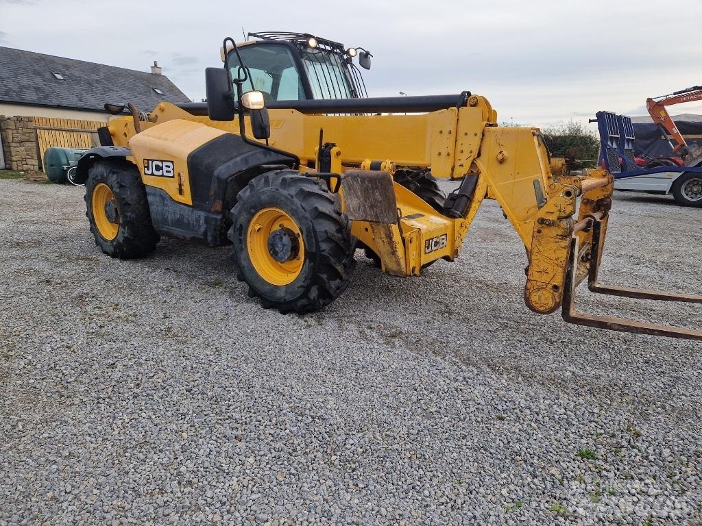 JCB 535-140 مناولات متداخلة