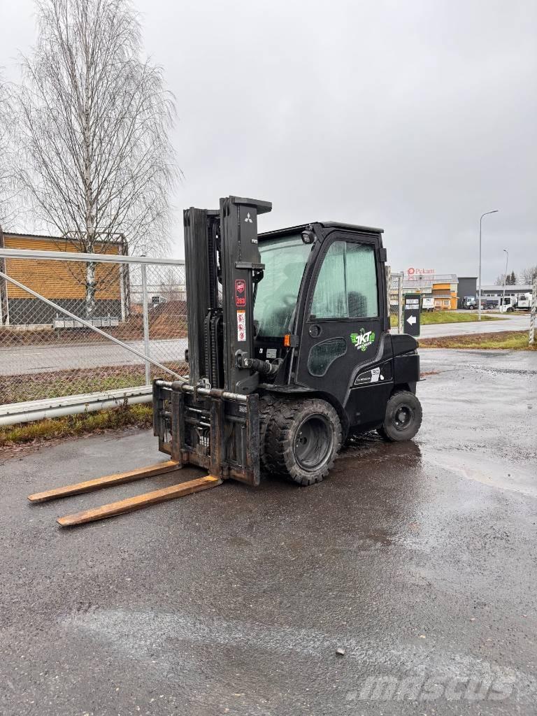 Mitsubishi FD 35 N3 شاحنات الديزل