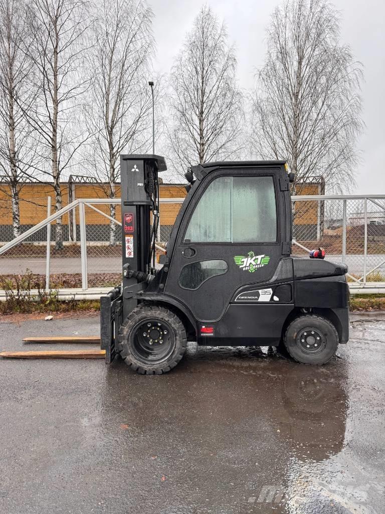 Mitsubishi FD 35 N3 شاحنات الديزل