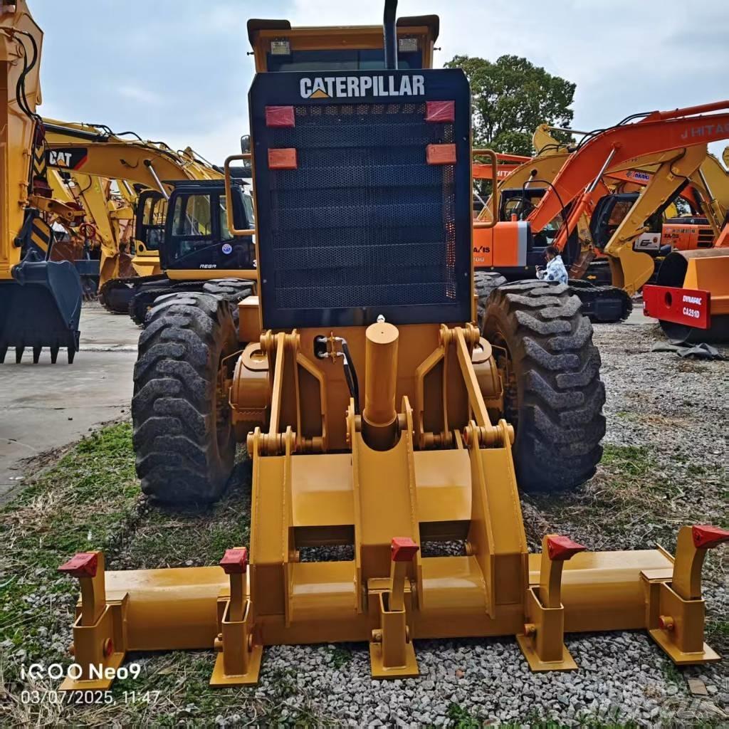 CAT 140 H معدات تمهيد الطرق