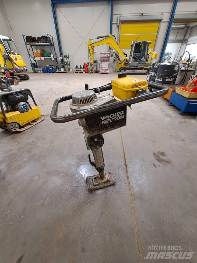 Wacker Neuson BS30 ِدَكات