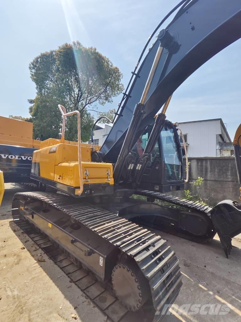Volvo EC 250 D L حفارات زحافة