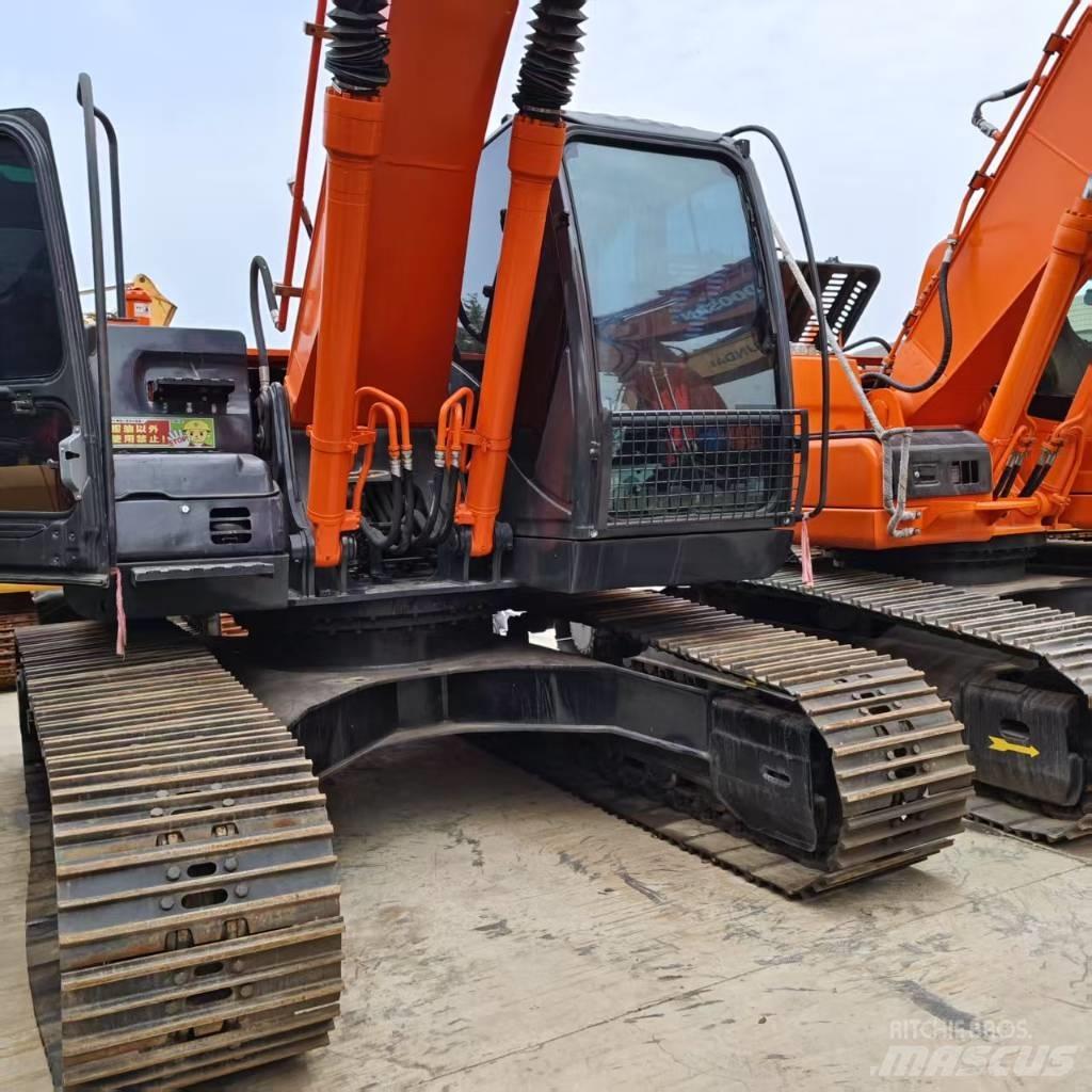 Hitachi ZX 210 حفارات زحافة