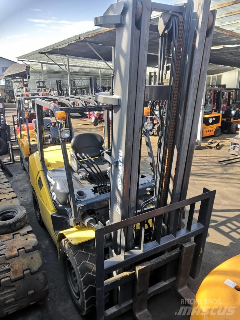 Komatsu 5 Ton شاحنات الديزل