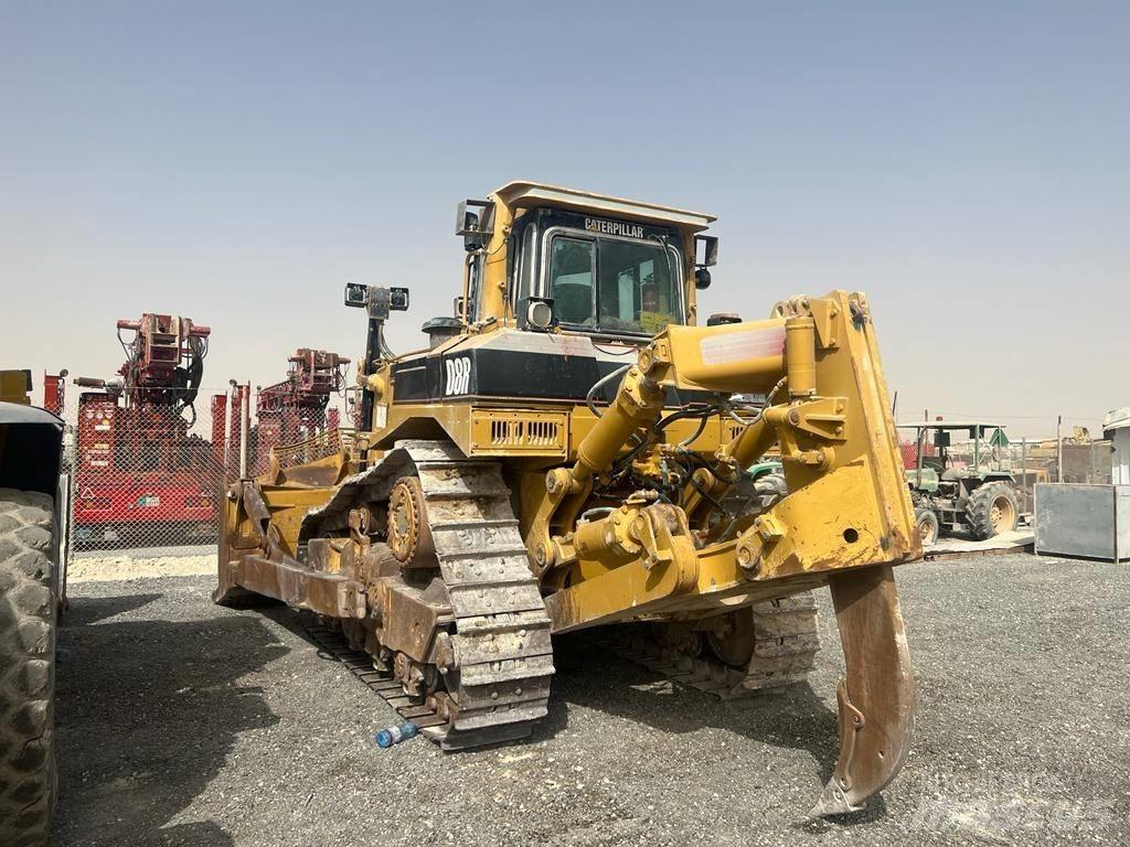 CAT D 8 R بلدوزرات مجنزرة
