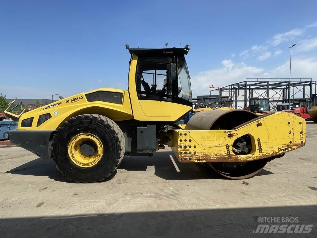 Bomag BW 226 BVC-5 مداحل أحادية الأسطوانة