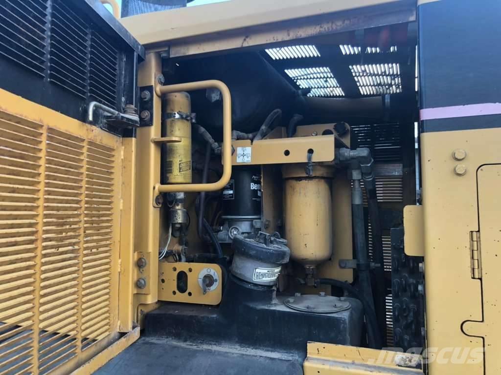 CAT 140 H معدات تمهيد الطرق