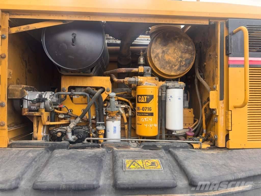 CAT 140 H معدات تمهيد الطرق