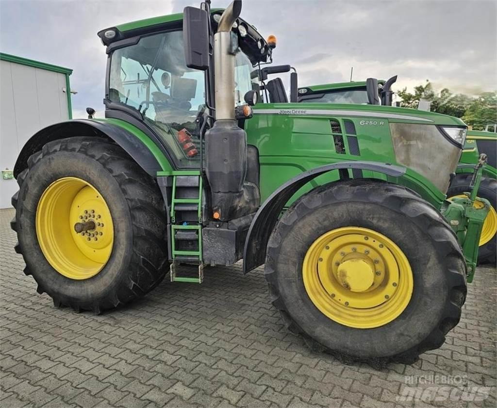 John Deere 6250 R الجرارات
