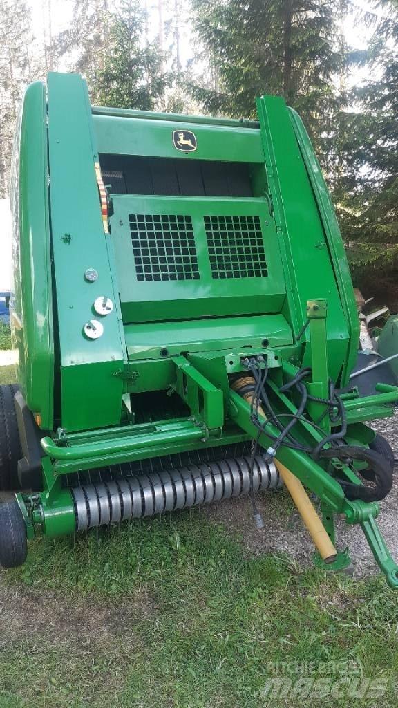 John Deere 854 محزمات مستديرة