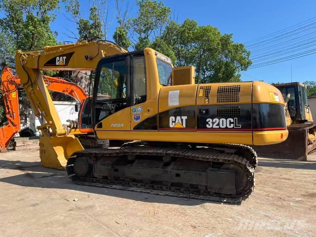 CAT 320 C L حفارات زحافة