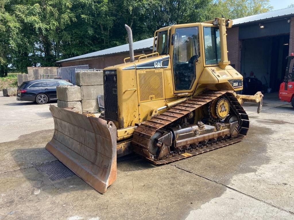 CAT D 5 N XL بلدوزرات مجنزرة