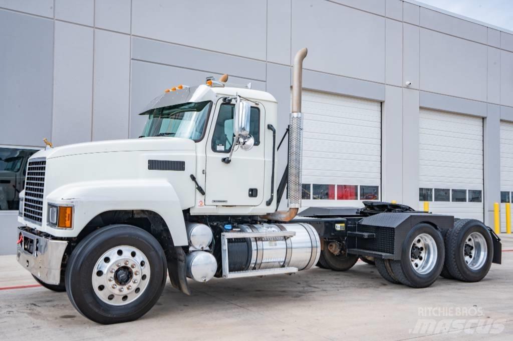 Mack Pinnacle 64T وحدات الجر