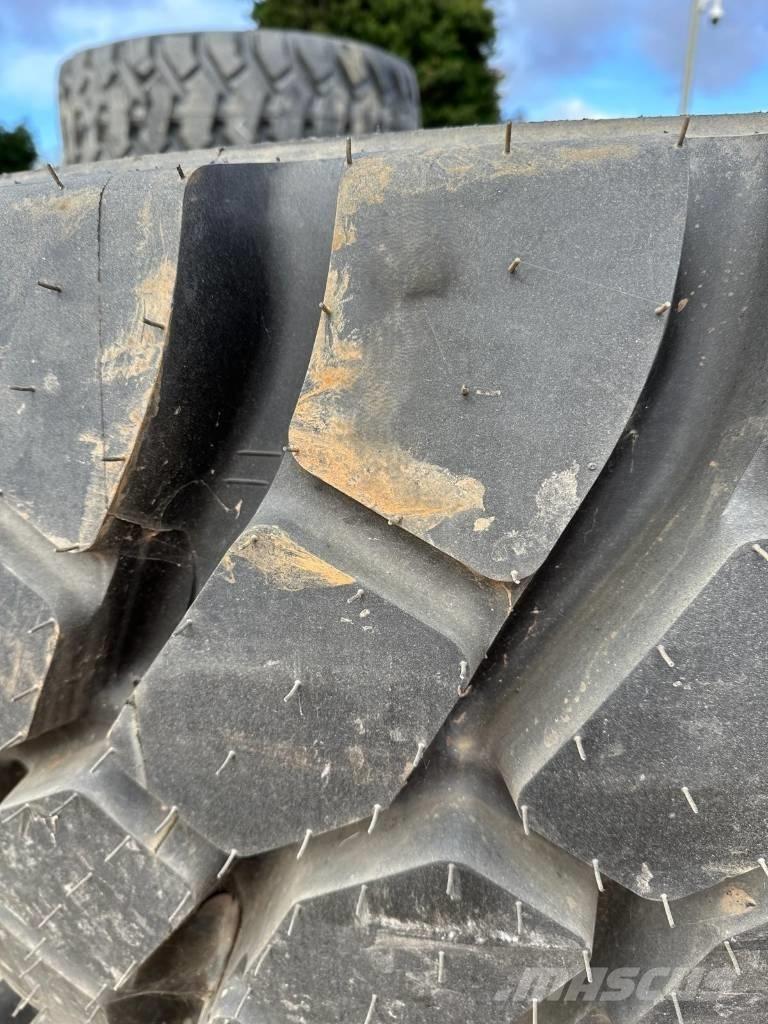  ROCK RADIAL 23.5R25 الإطارات والعجلات والحافات