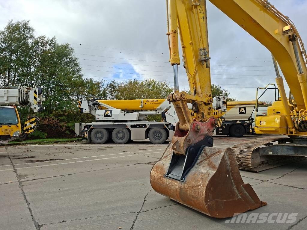 Komatsu HB 215 LC-3 حفارات زحافة