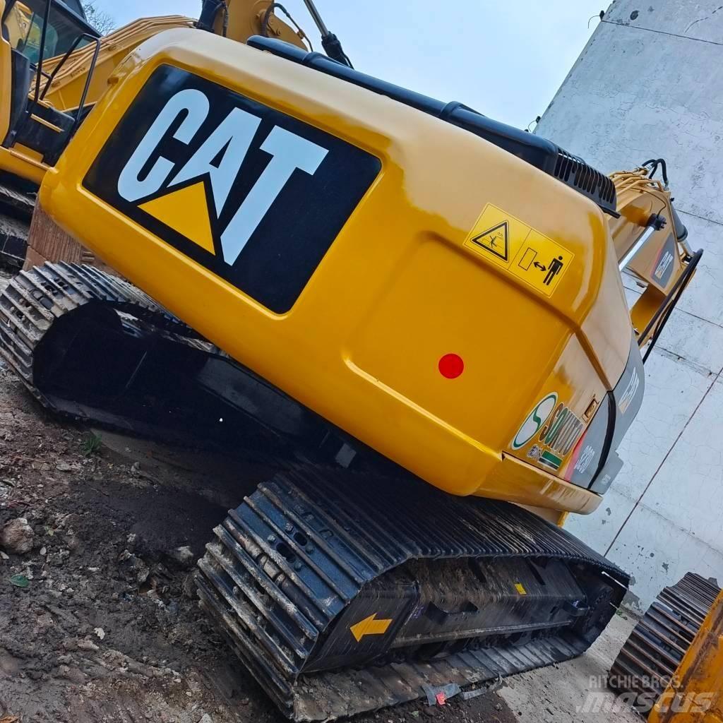 CAT 323 D حفارات زحافة