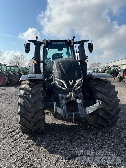 Valtra T 235 D الجرارات