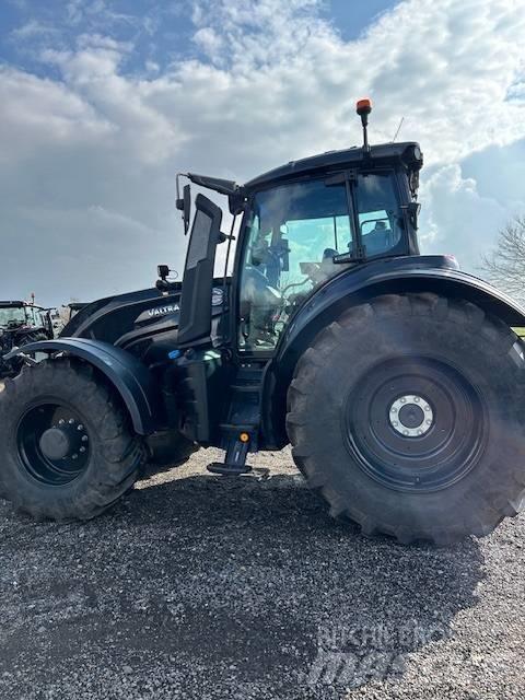 Valtra T 235 D الجرارات
