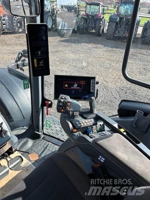 Valtra T 235 D الجرارات