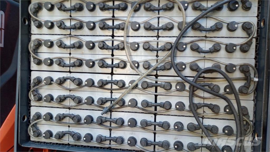 Toyota 8FBMKT25 شاحنات ذات رافعات شوكية تعمل بالكهرباء