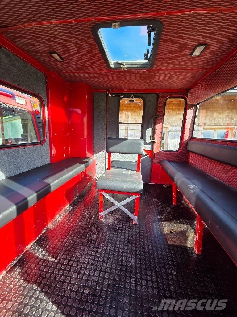  Pistenbully 300 DD كاسحات جليد