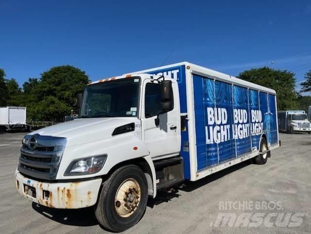 Hino 338 شاحنات نقل المشروبات