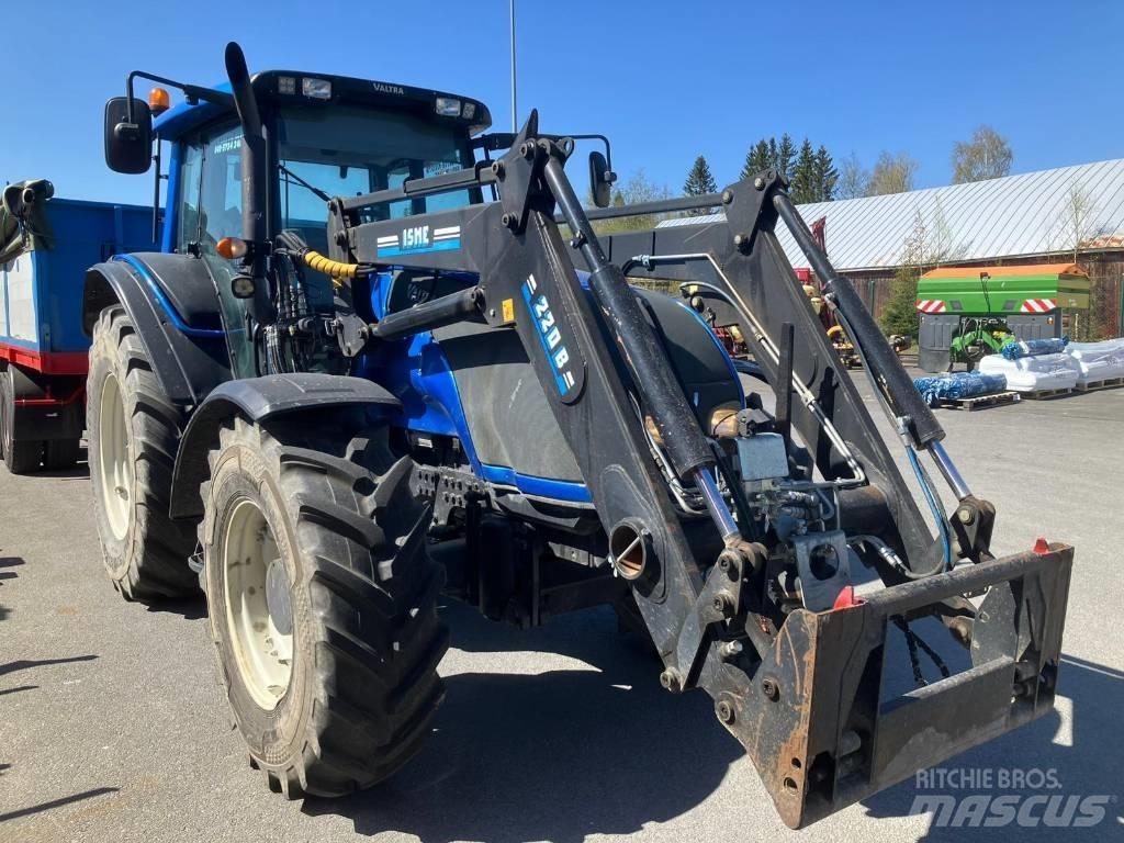 Valtra T 151 الجرارات