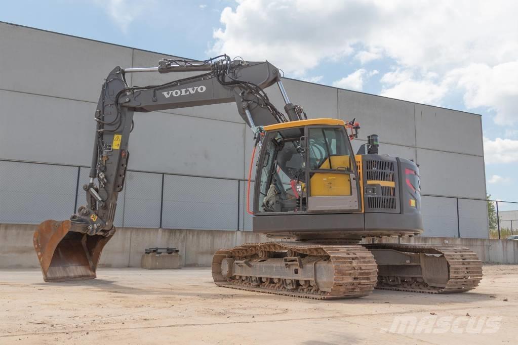 Volvo ECR 235 E حفارات زحافة