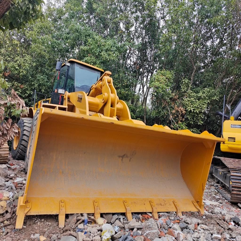 CAT 966G لوادر بعجل